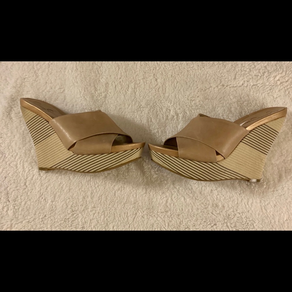 Jessica Simpson tan wedges Sz. 8 Comfy & Sexy❣️